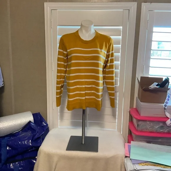 GAP Mustard and Cream Knit Sweater - Picture 1 of 6